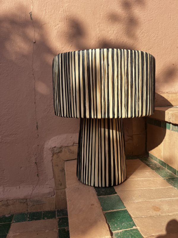GRANDE LAMPE RAPHIA - NOIR ET ÉCRUE